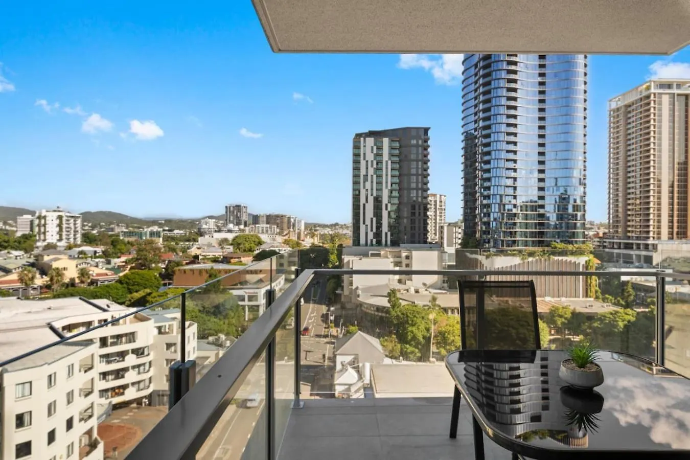 Near Southbank And Cbd Stylish 2Br Pool And Park Apartment Brisbane